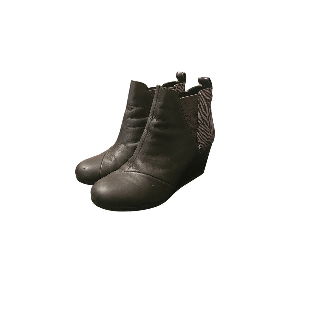 TOMS 10016061 Women's Kelsey Black Zebra Shimmer Wedge Heels Bootie Boots SZ 9‎